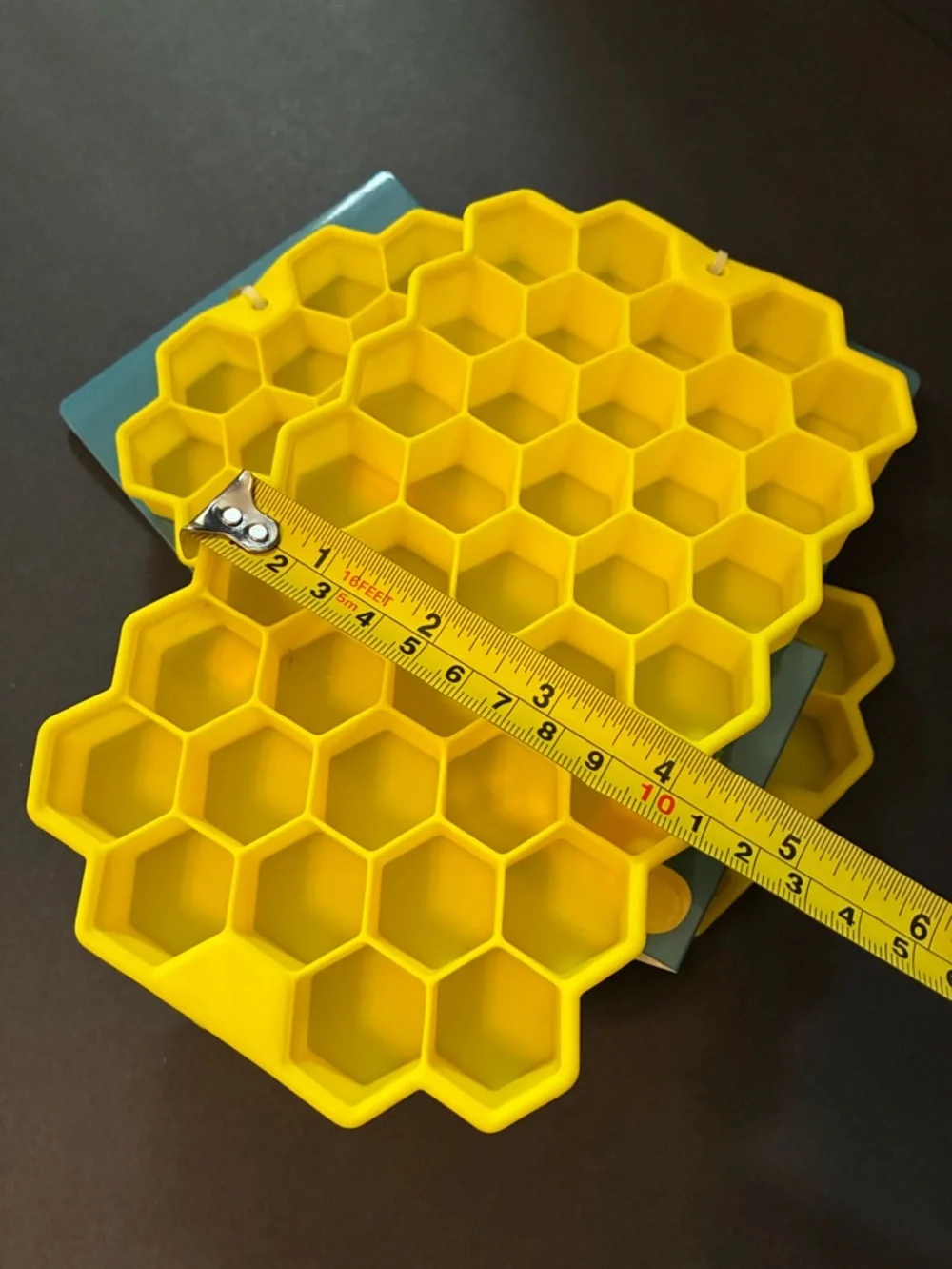Honeycomb ice cube tray set